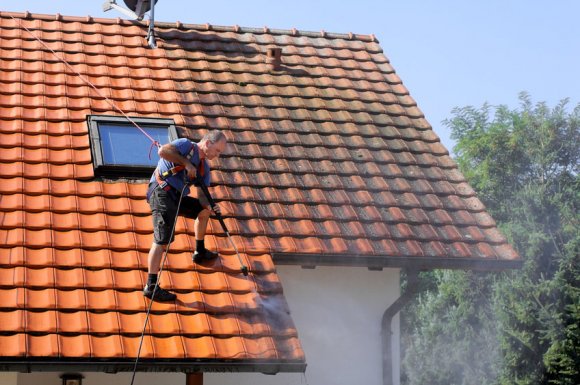 À quelle fréquence faut-il faire nettoyer sa toiture ?